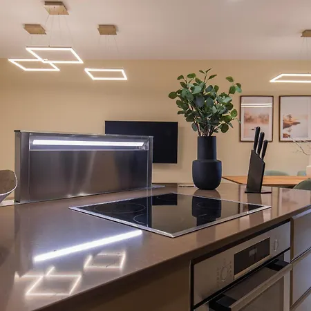 Deluxe 2bdr In By Lovelystay 아파트 카르카벨로스