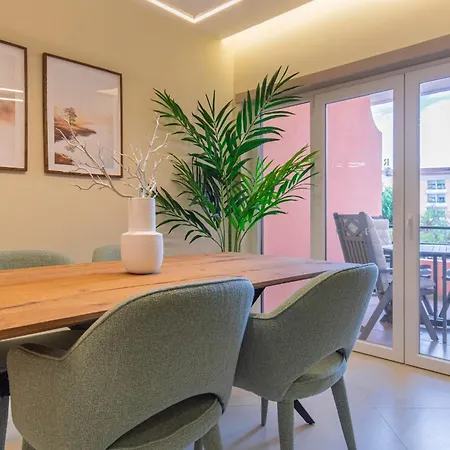 Deluxe 2bdr In By Lovelystay