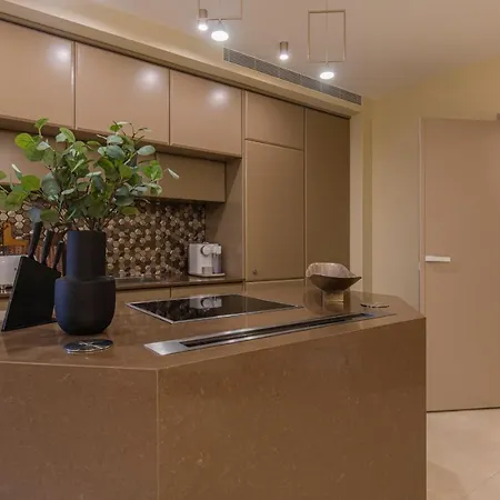 Deluxe 2bdr In By Lovelystay