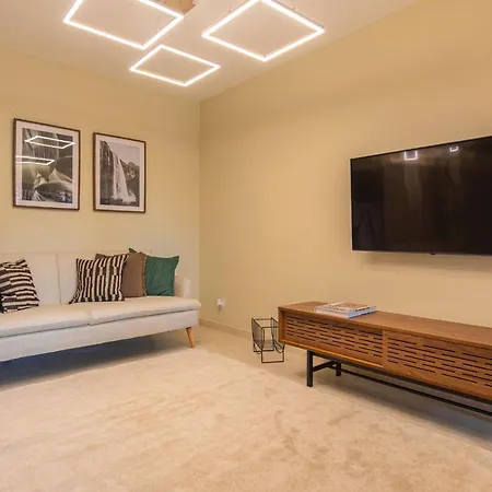 Deluxe 2bdr In Carcavelos By Lovelystay Carcavelos (Lisbon)