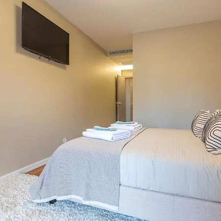 Apartment Deluxe 2bdr In Carcavelos By Lovelystay